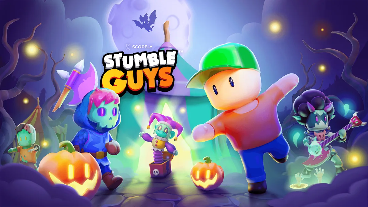 Visuel officiel Stumble Guys : un Stumbler à casquette verte court devant une fête foraine hantée, citrouilles et personnages d'Halloween, logo du jeu